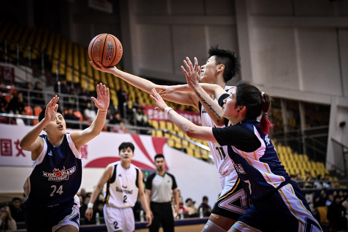 包含Faker重返赛场，表现优异首场状态出色，巴塞罗那观众沸腾！赢得满堂喝彩的词条-开云中国