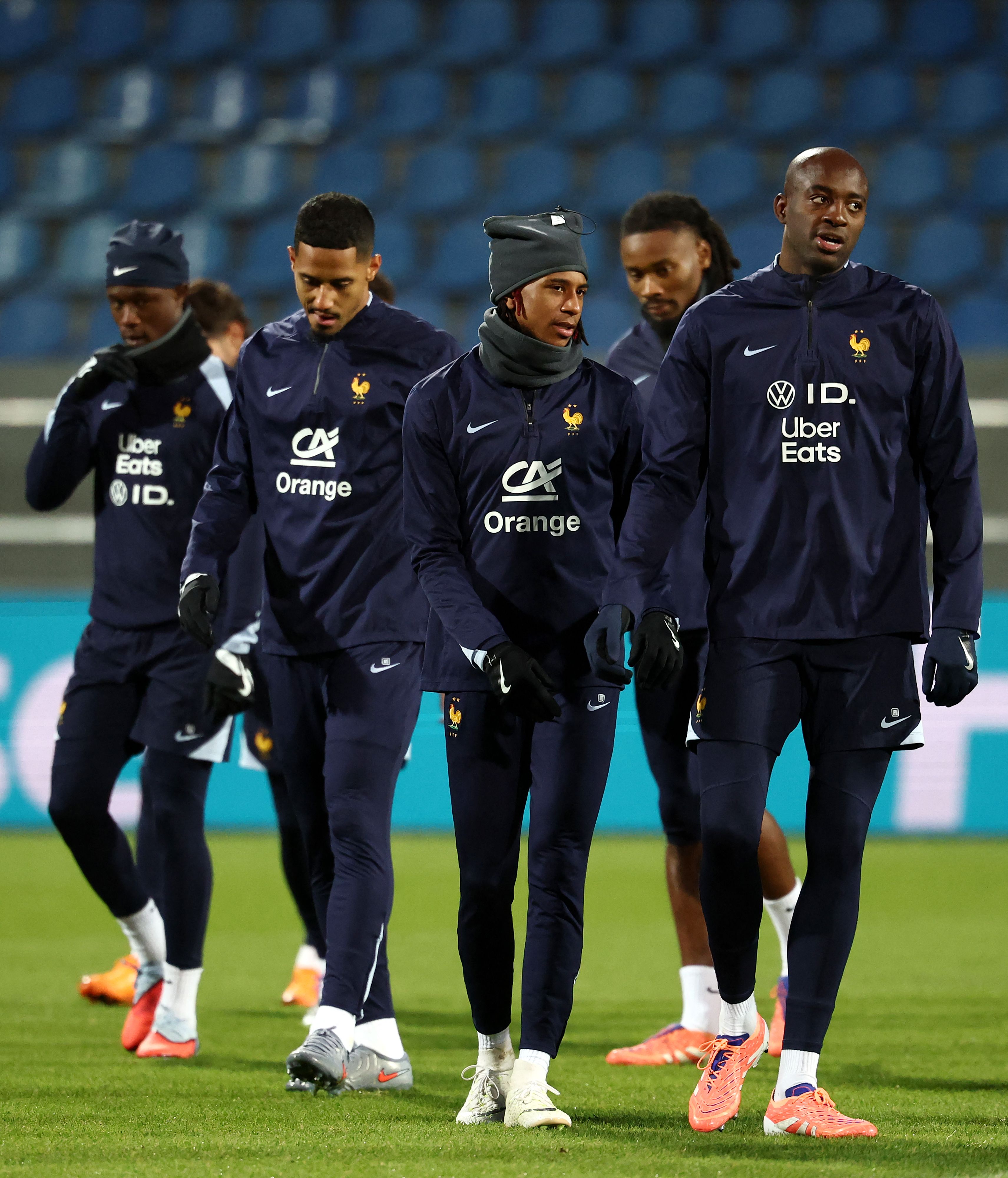 关于法国杯赛程吃紧，里昂今晚扳平良机，管理层满意，控场能力受关注的信息